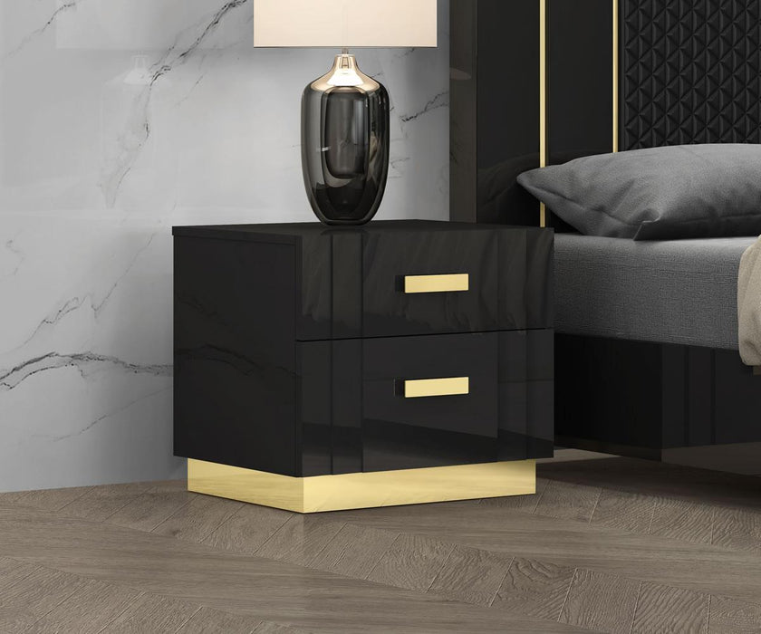 Glamour Bedeset in lacquer Black finish